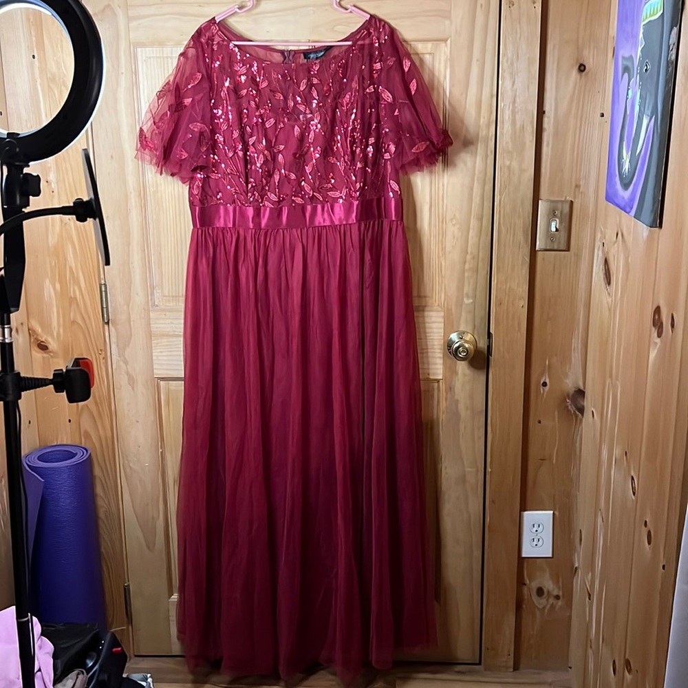 *LAST CHANCE! Donating 4/7* Formal Dress